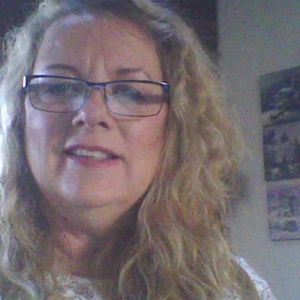 Meet your Posher, Lorie